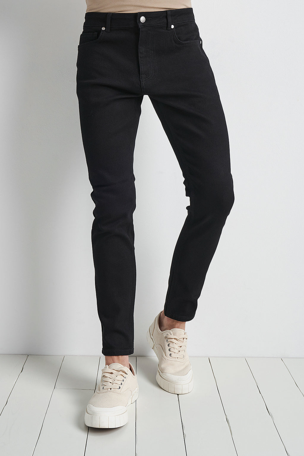 slim fit tapered jeans