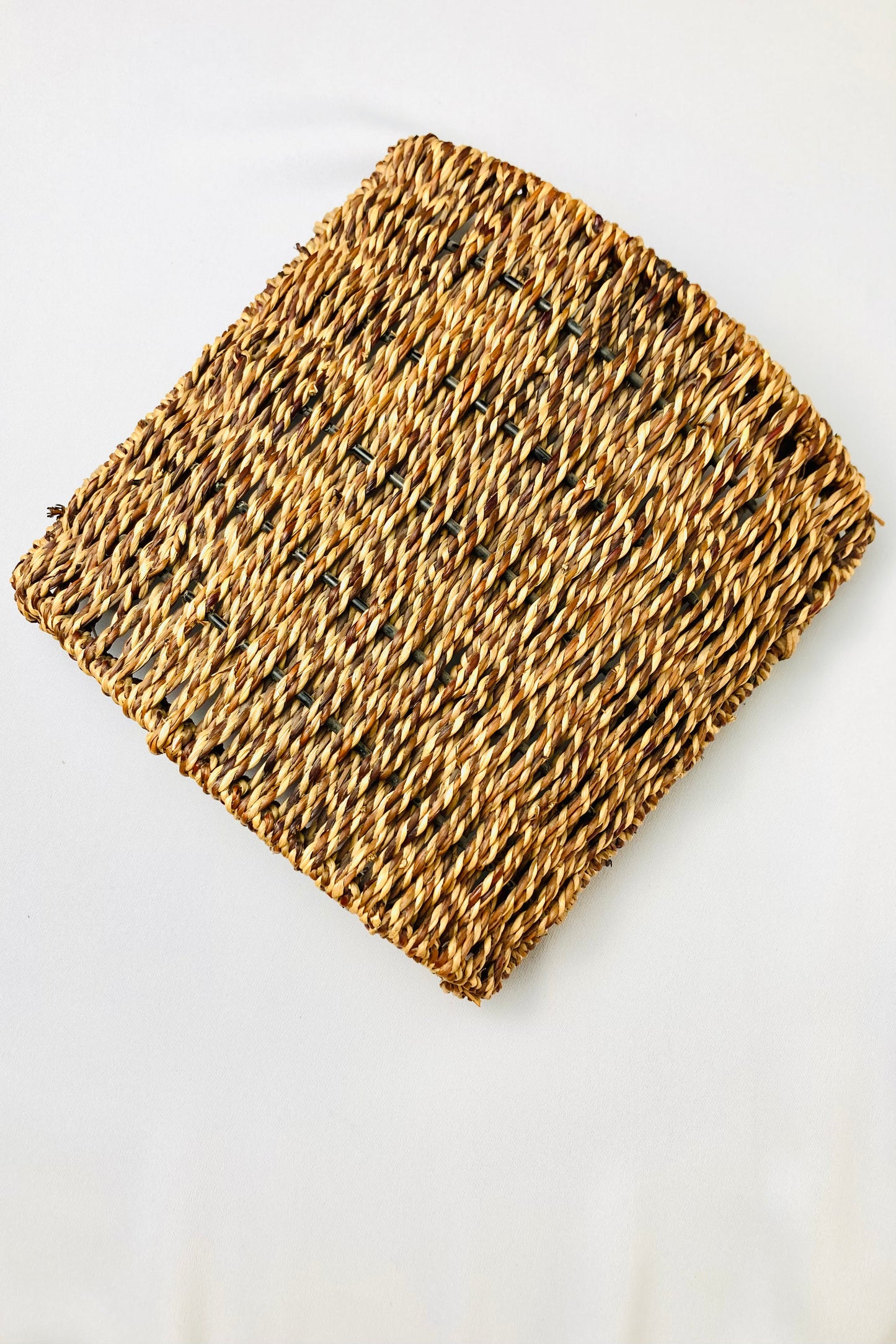 Vintage fonott fa tálka (27*22*6cm)