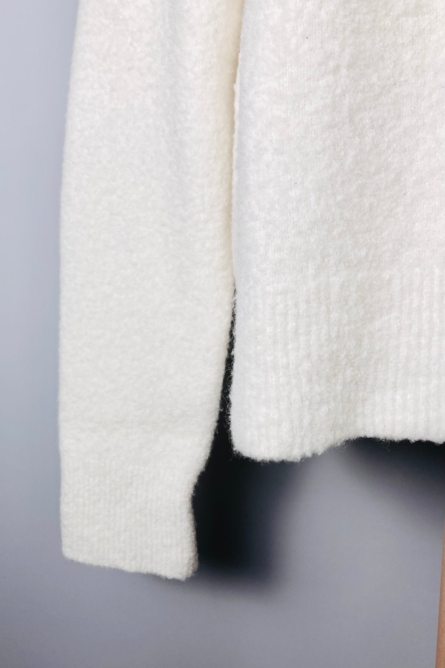 NANUSHKA off-white gyapjúkeverék unisex, bolyhos textúrájú pulóver (40/42, Gyapjúkeverék)