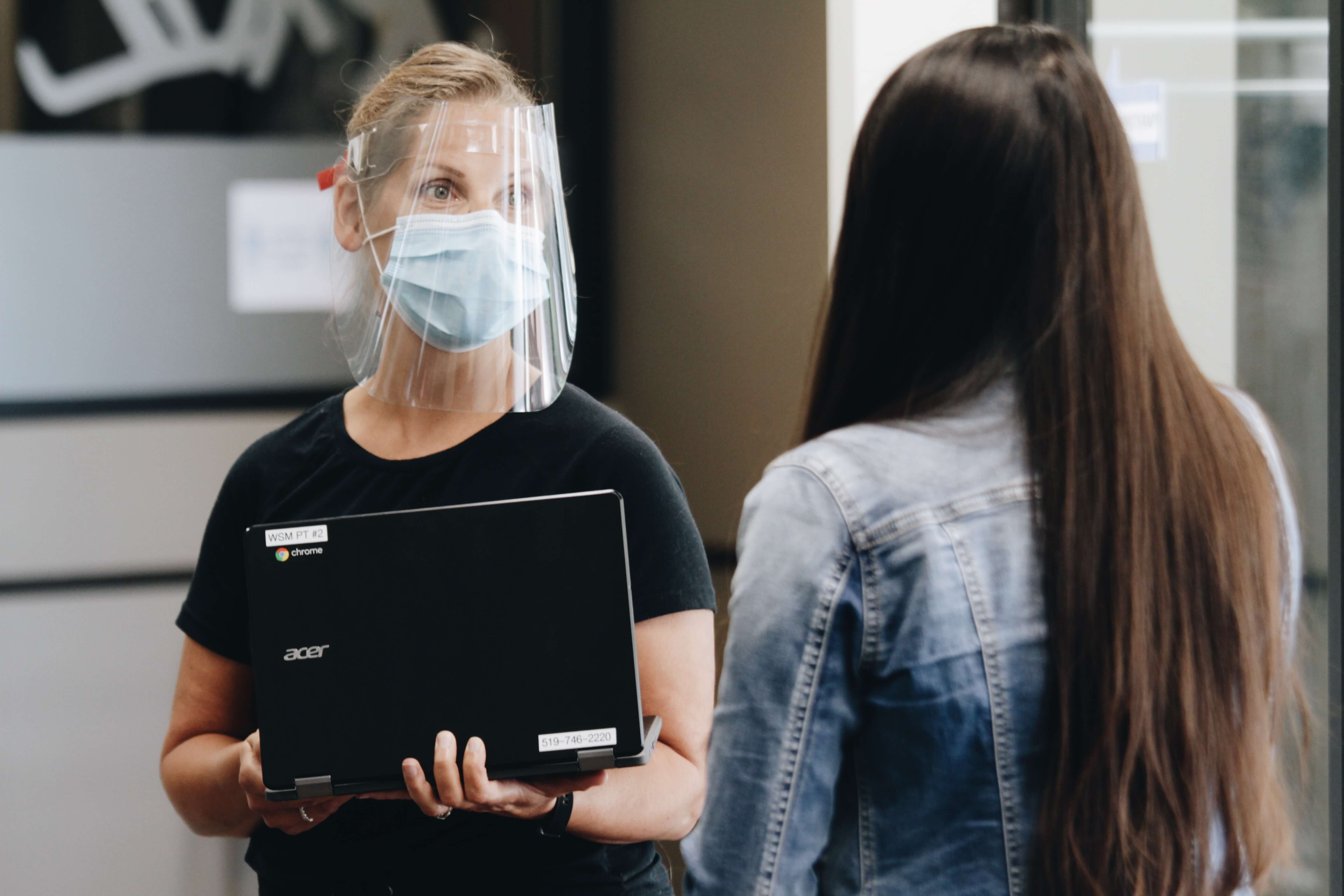 The Canadian Shield donates 750,000 face shields to Canadian Ministries of Education