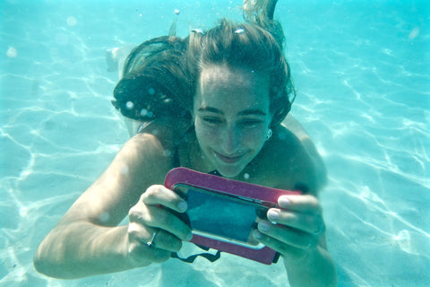 SwimCell Waterproof Case underwater review