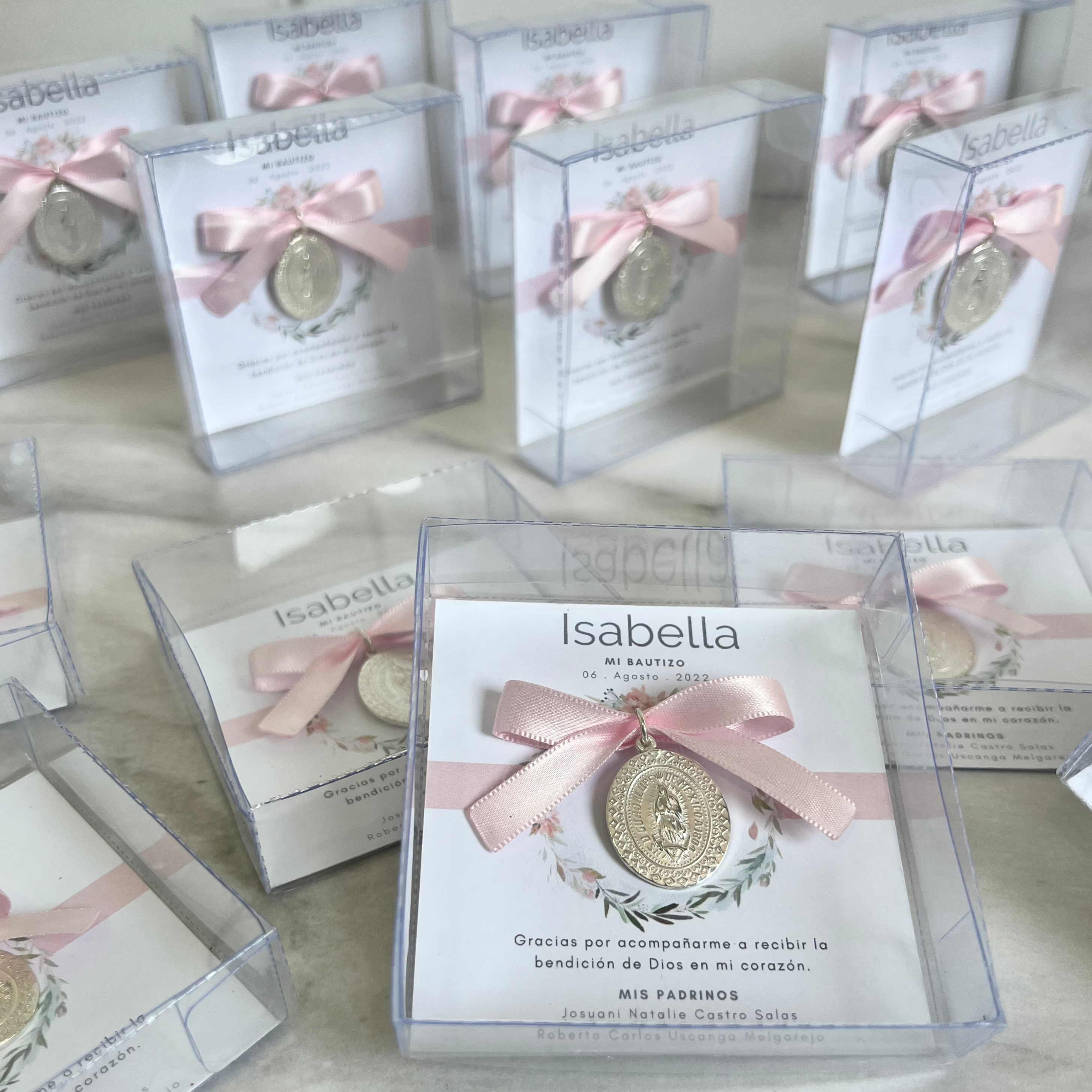 celebracion apaciguar Explícito Medalla bolo chica en caja Virgen de Guadalupe medalla plana Paquete d –  ExclusivasCasma