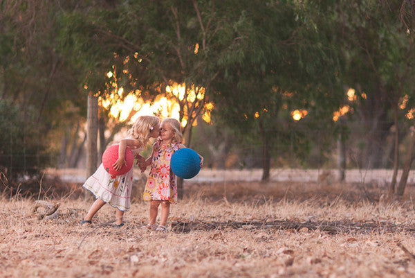 rainbows and clover nic-nac balloon balls natural unplugge play