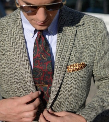 Paisley tie and plain shirt