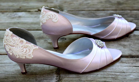 Cream-colored lace bridal shoes