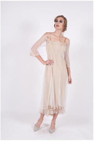 Titanic-length wedding gown