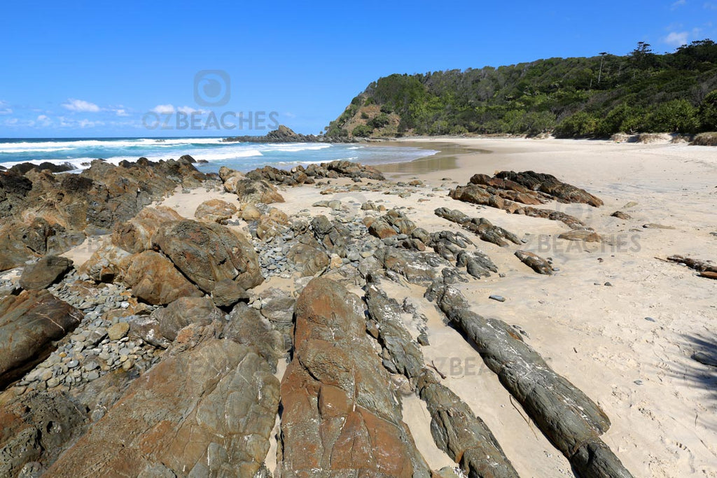 Amazing rocky shorelines can be found at Kings Beach at Broken Head in NSW