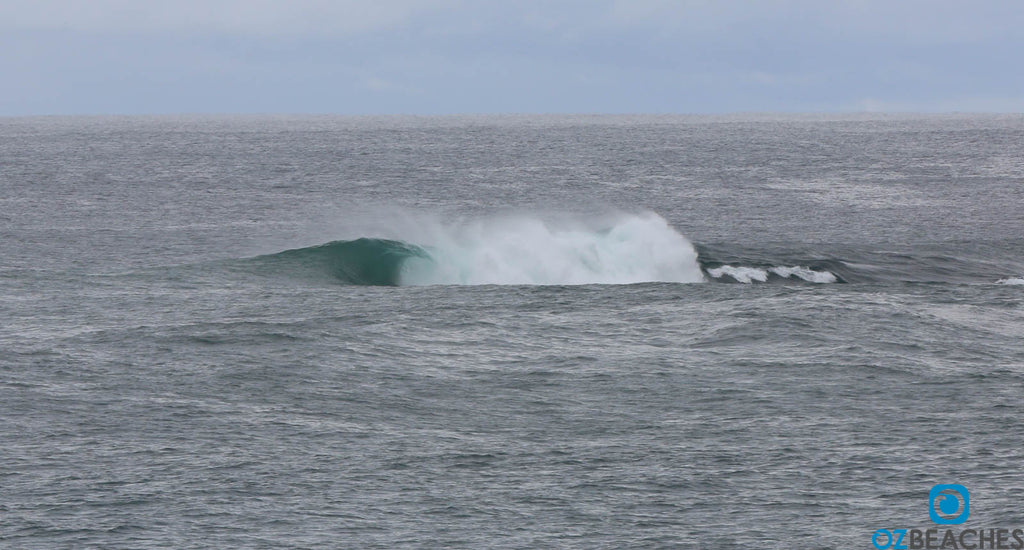 Perfect wave breaking at The Box on an overcast day