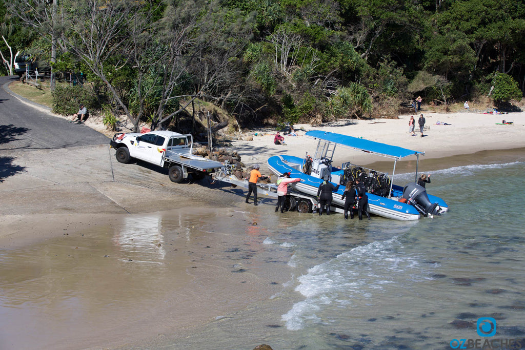 The Pass is popular with scuba divers, photo of a diveboat at The Pass Byron Bay NSW