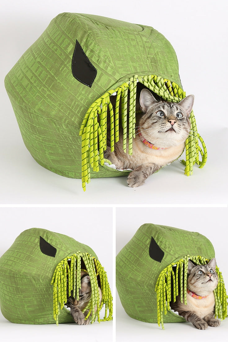  The Cthulhu Cat Ball cat bed is made in the image of mighty Cthulhu