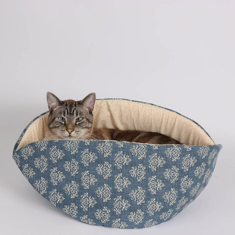the jumbo CAT CANOE cat bed