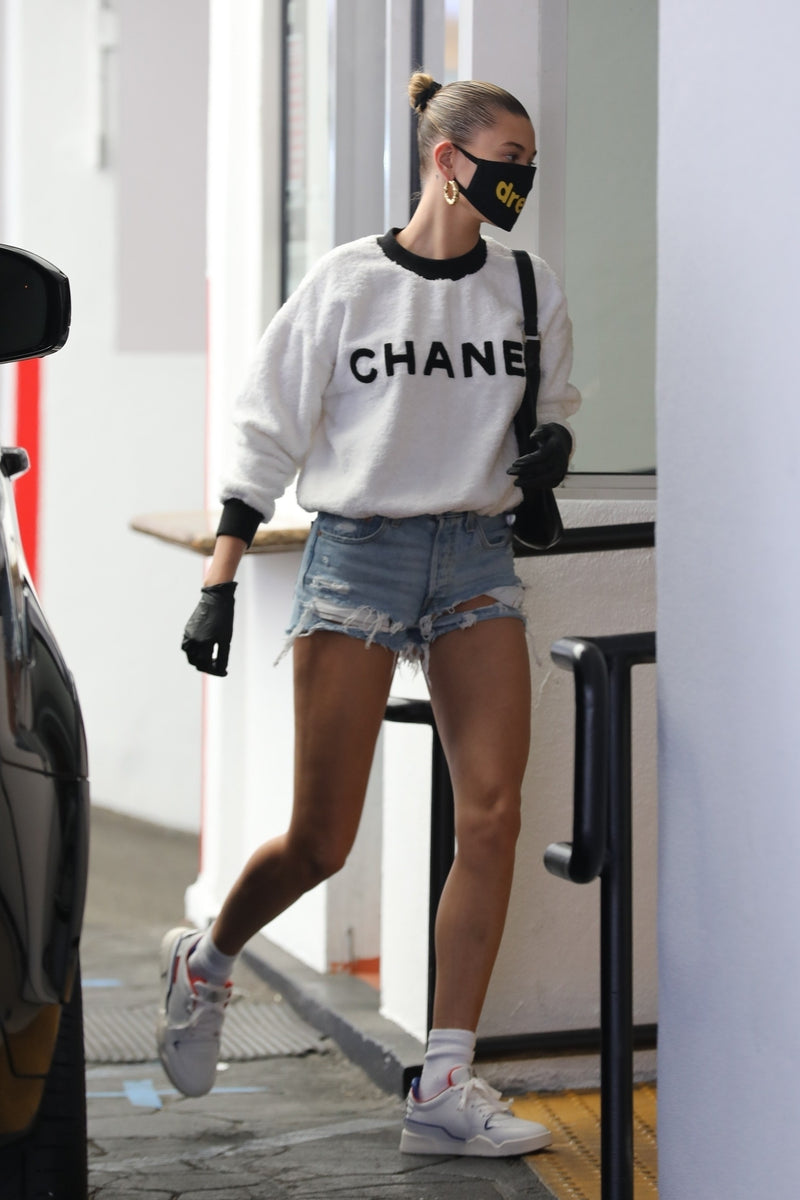 hailey bieber sweatshirt crewneck clothes outfits baldwin beverly hills sneakers outfit chanel biebers celebrity