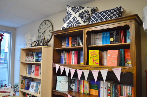 retail store display bookshelves