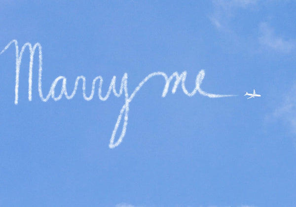 "Marry me" written in the sky