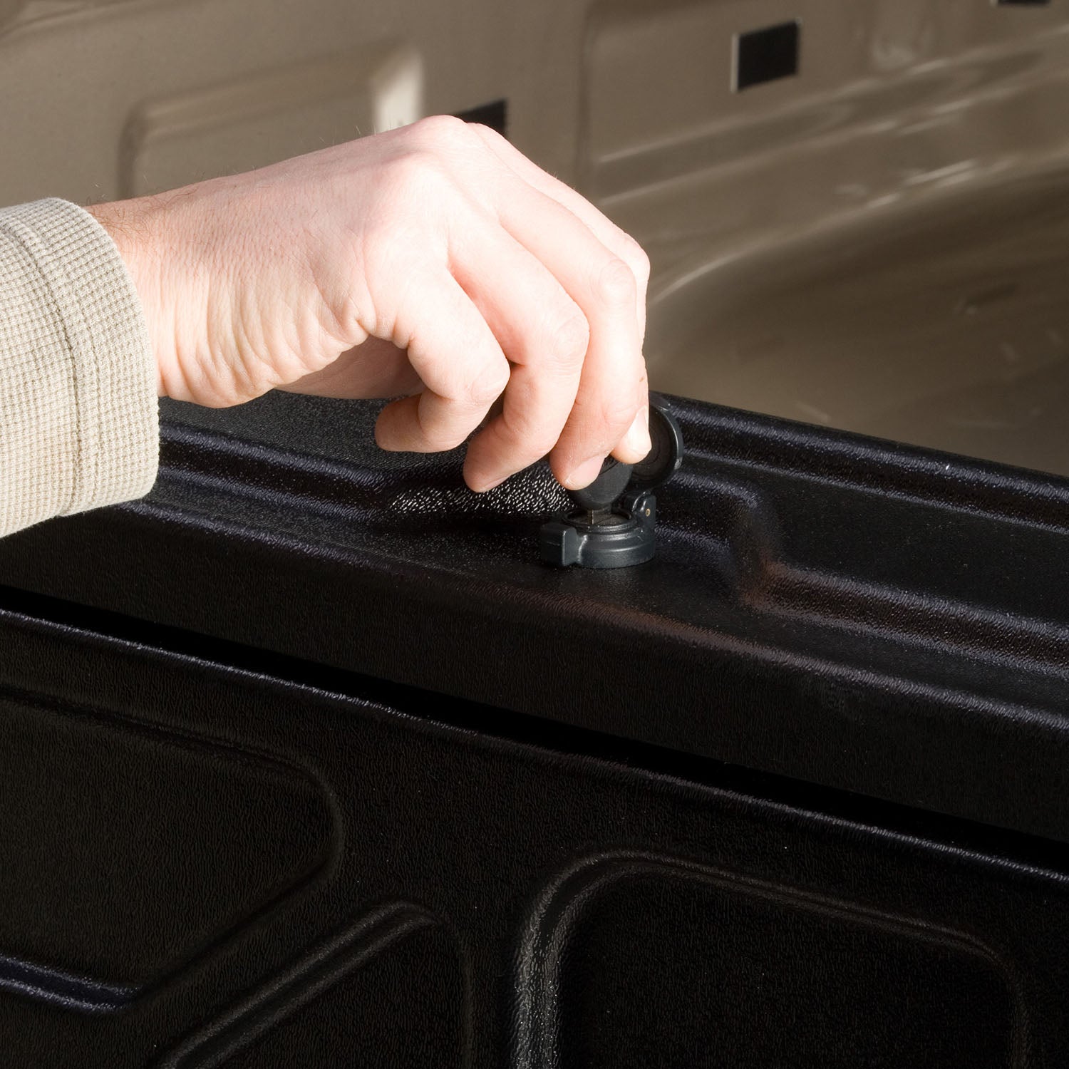 The secure, versatile TWIST-LOCK allows you to open your SwingCase with or without a key.
