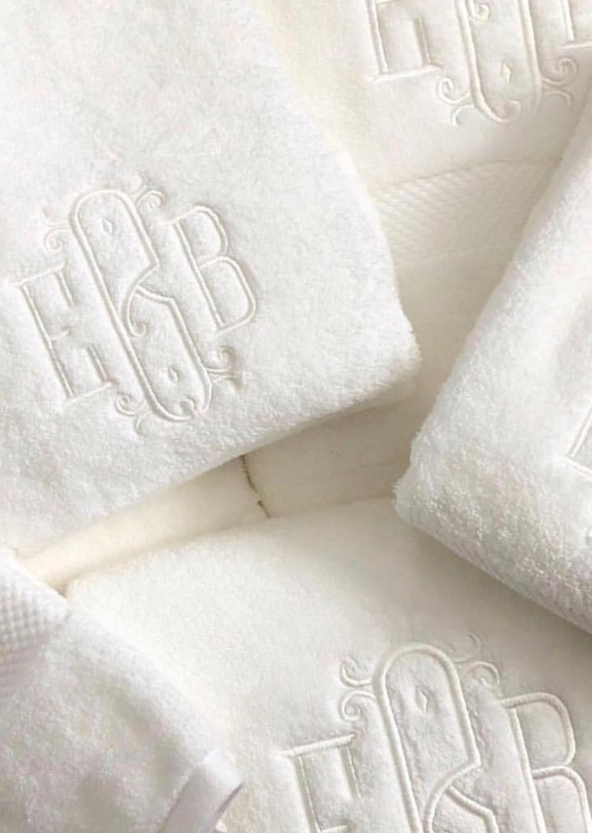 matouk auberge monogrammed bath towel