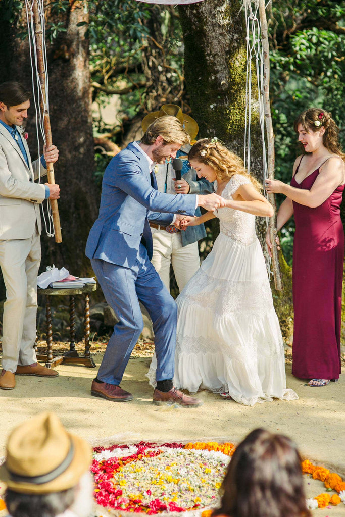 Colorful Bohemian Wedding in Northern California ao cuoi meera meera bridal