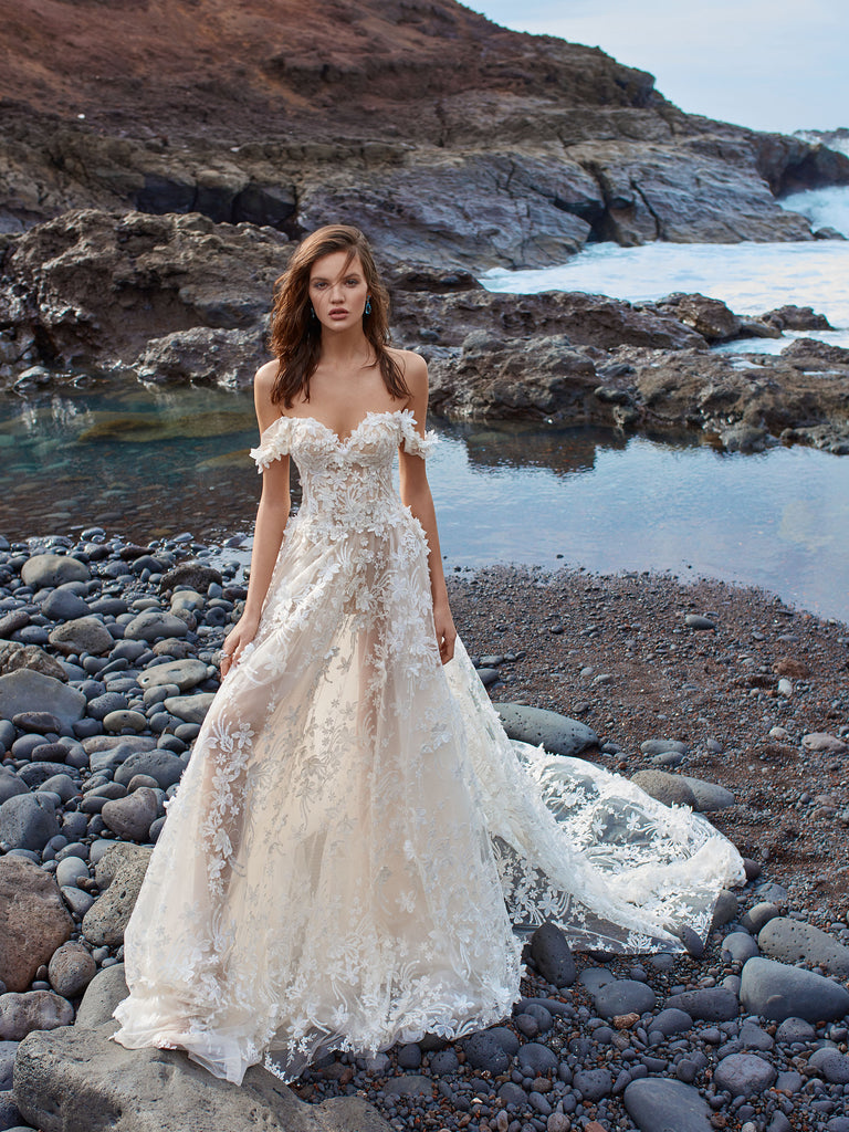 Galia Lahav 2018 wedding dresses. Áo cưới công chúa trễ vai. May áo cưới đẹp Sài Gòn. Áo cưới cao cấp Meera Meera Bridal. Áo cưới cao cấp Meera Meera Fashion Concept.