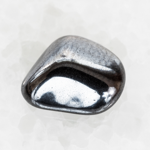 Hematite grounds and protects us. It strengthens our connection with the earth, making us feel safe and secure. It endows us with courage, strength, endurance and vitality. A "stone for the mind", Hematite stimulates concentration and focus, enhancing