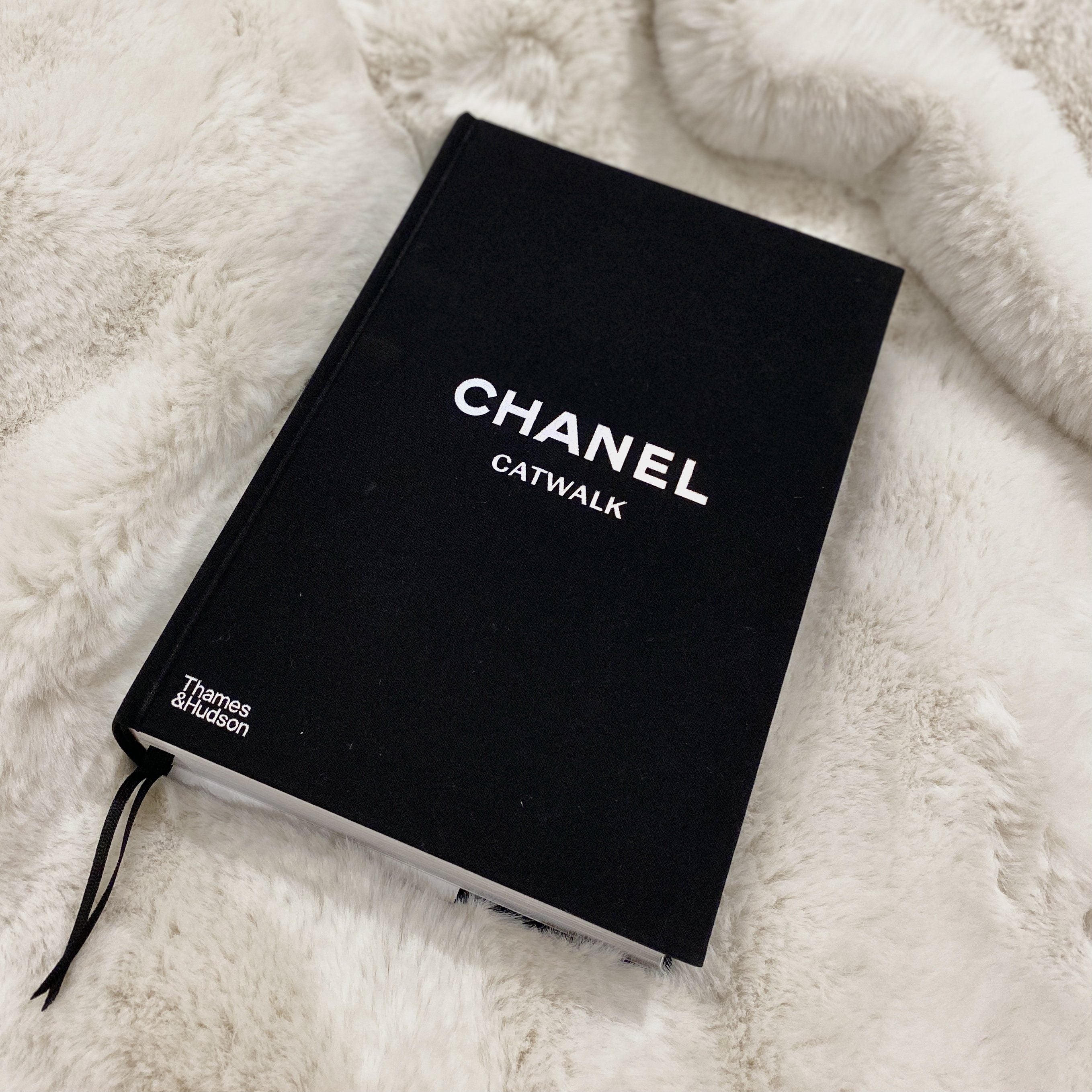 maagpijn Zeeman vertraging Chanel Catwalk Book | Coffee Table Books | Rowen Homes