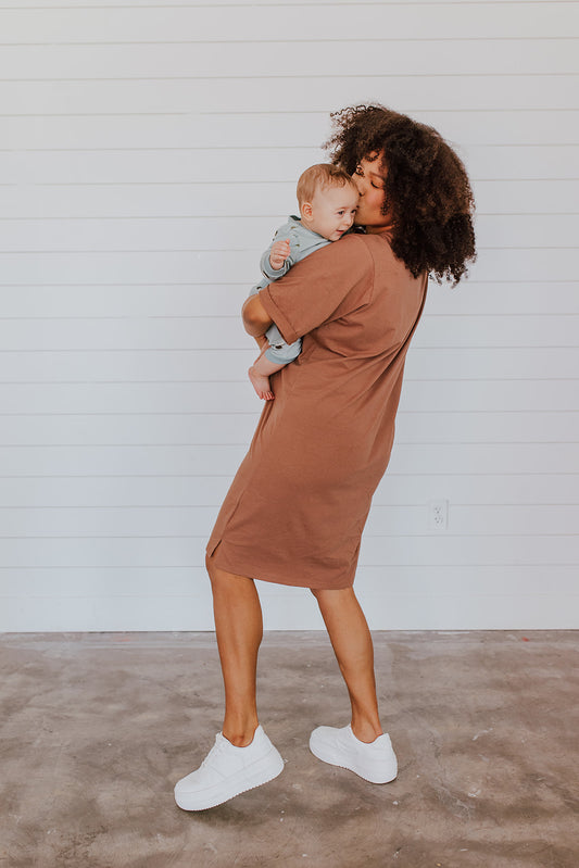 THE EASY DOES IT POCKET T-SHIRT DRESS BY PINK DESERT IN MOCHA