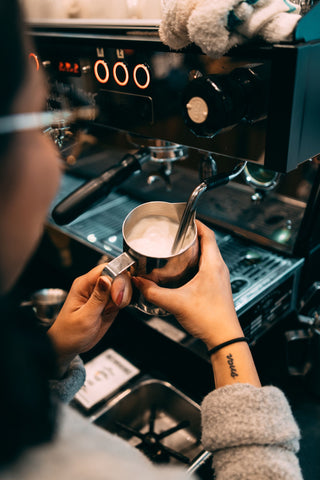 steaming milk for optimal milk temperature