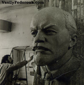 Vasily Fedorouk sculpts Lenin's portrait in clay in 1987 in his studio in the Ukraine.