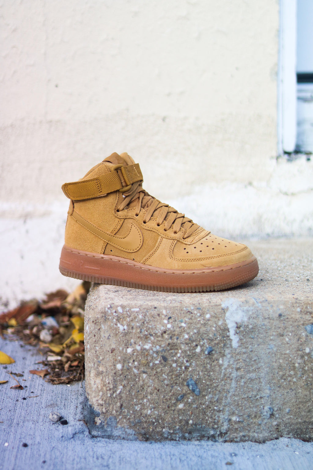 nike air force 1 high lv8 wheat