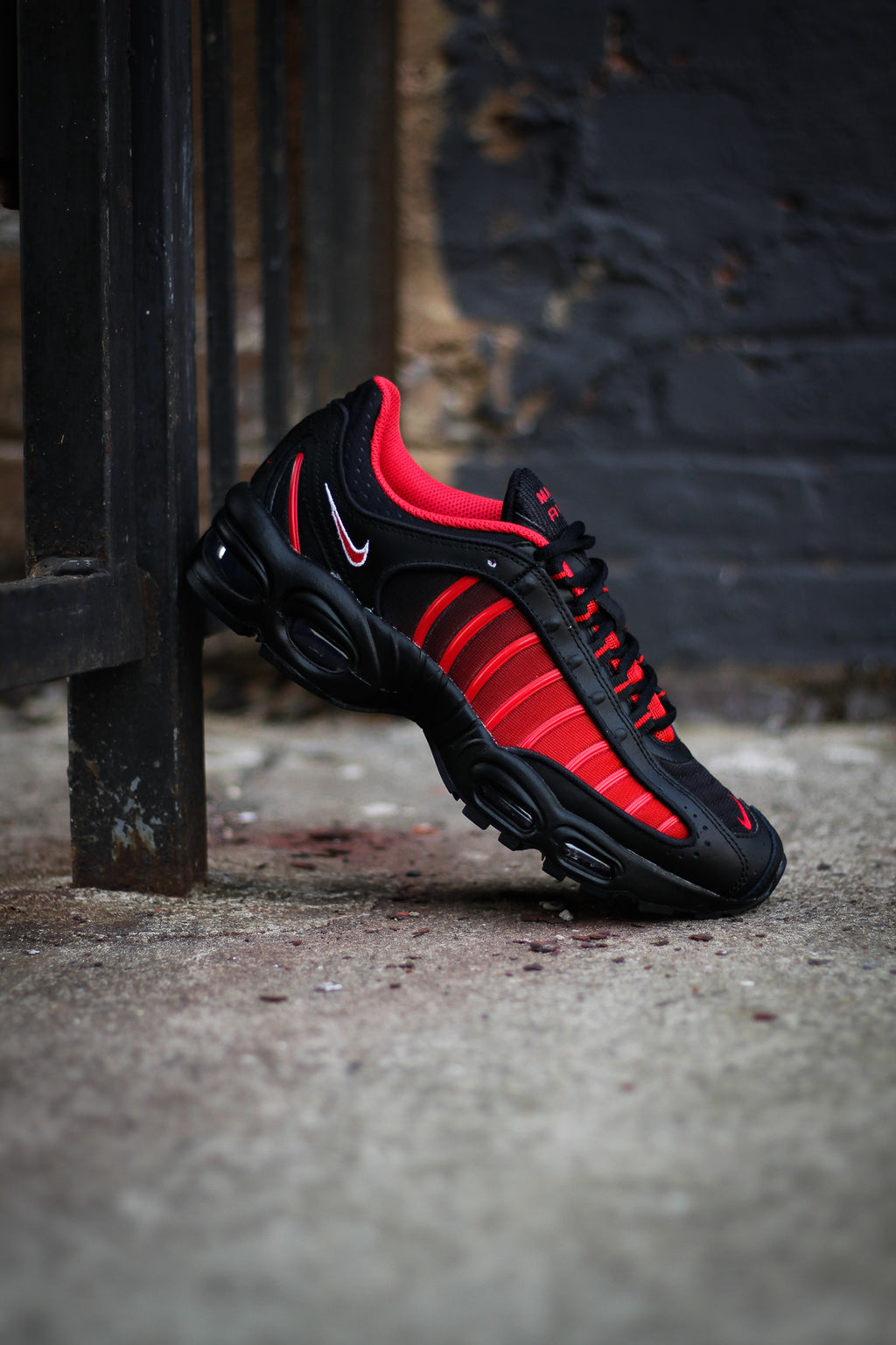 air max tailwind red and black