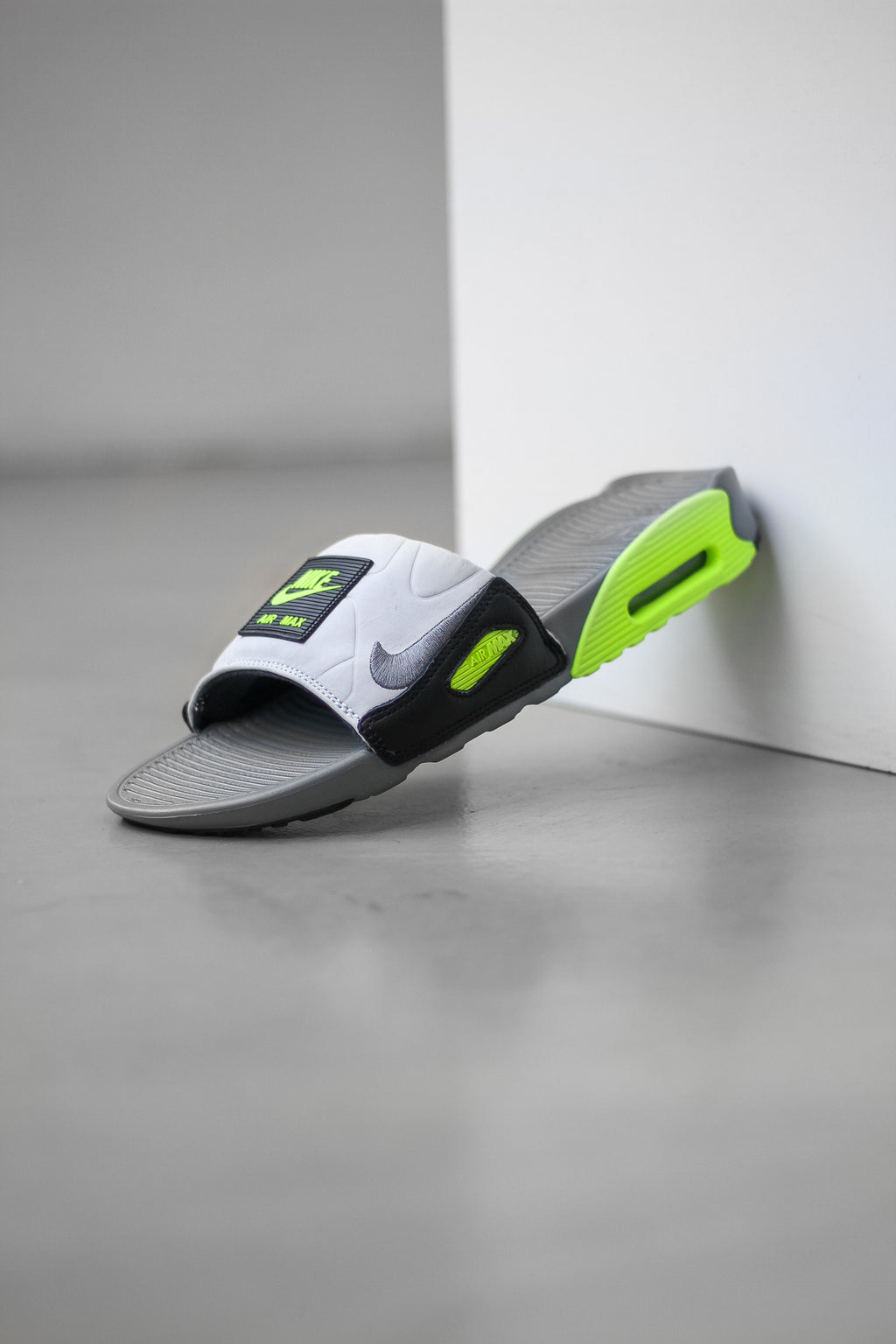 air max 90 slide smoke grey volt black