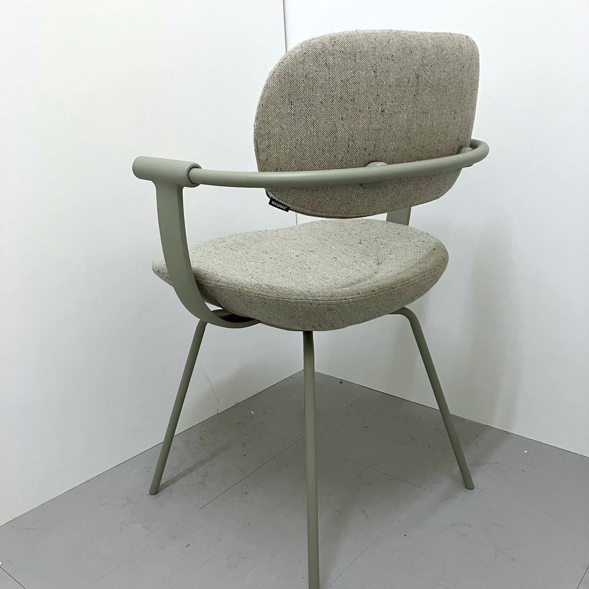 桜舞う季節 展示品 イトーキ バーテブラ03 knoll アームチェア イス