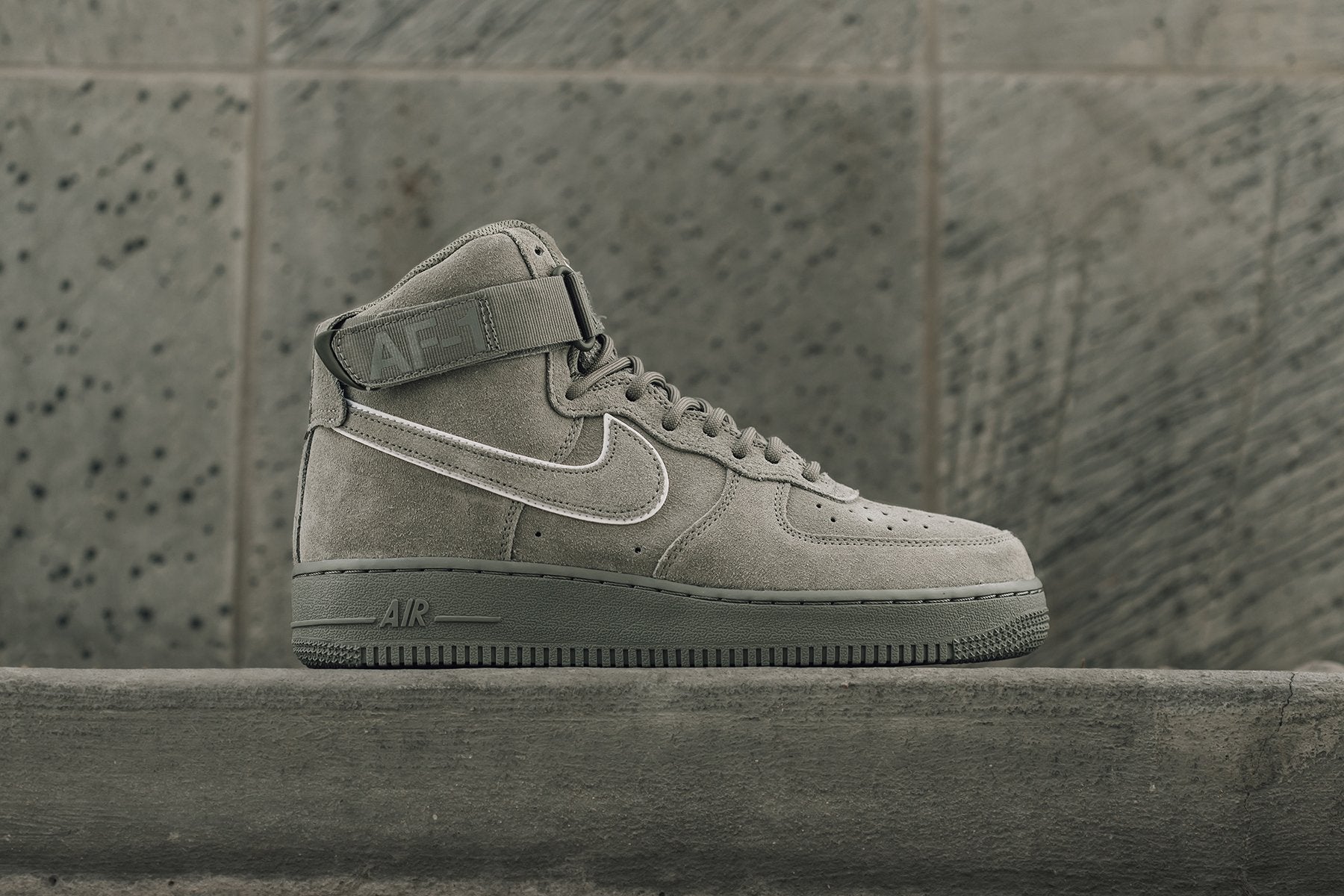 levenslang Hedendaags Oprichter Nike Air Force 1 High '07 LV8 "Dark Stucco" Available Now – Feature