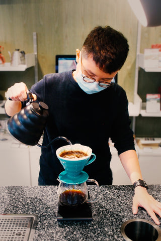 Barista Voon from Chye Seng Huat Hardware pouring a coffee with the V60 coffee dripper