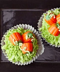 pumpkin cupcakes,halloween desserts,halloween recipes