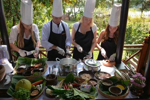 Envie d'apprendre quelques rudiments de la cuisine cambodgienne : chez Champey est donc le lieu qu'il vous faut !