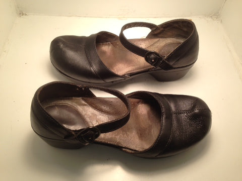 dansko shoes with vibram soles