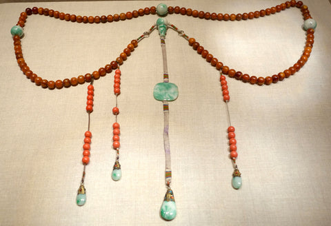 Official necklace (chaozhu) from the Qing dynasty (1644–1911).  Amber, jade (jadeite), imitation coral.  (Gift of Heber R. Bishop, 1902/Metropolitan Museum of Art)