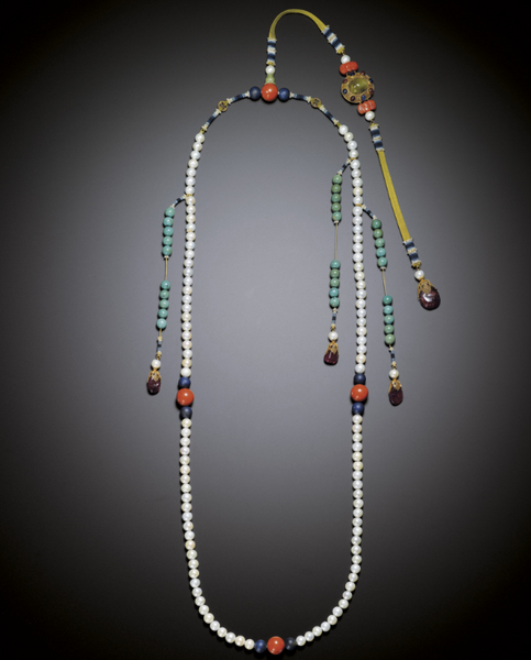 Imperial pearl court necklace with turquoise beads, Qing Dynasty (1644-1911). (Sothebys)