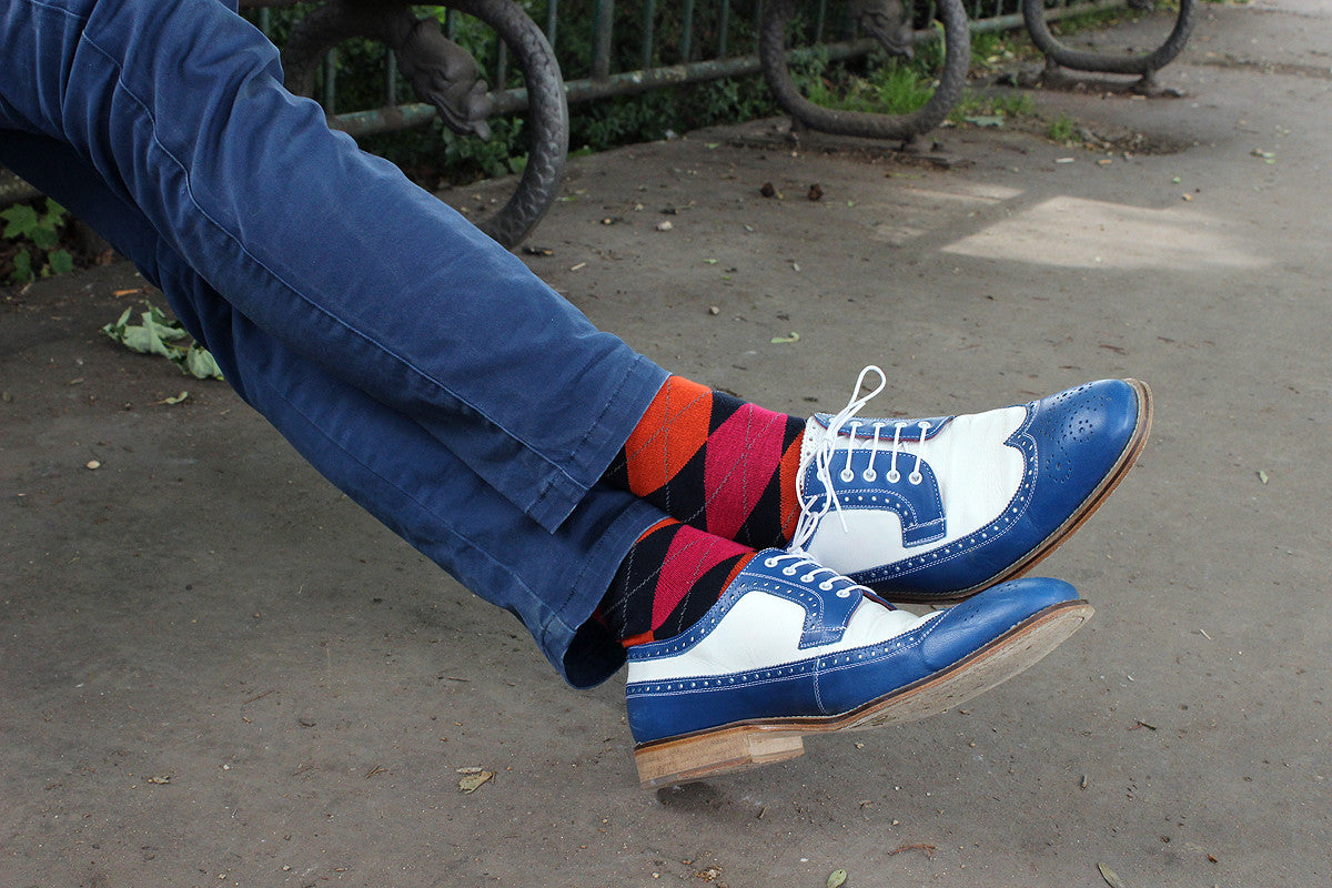 Na procházce krásnou Prahou jsme vyfotili barevné ponožky.