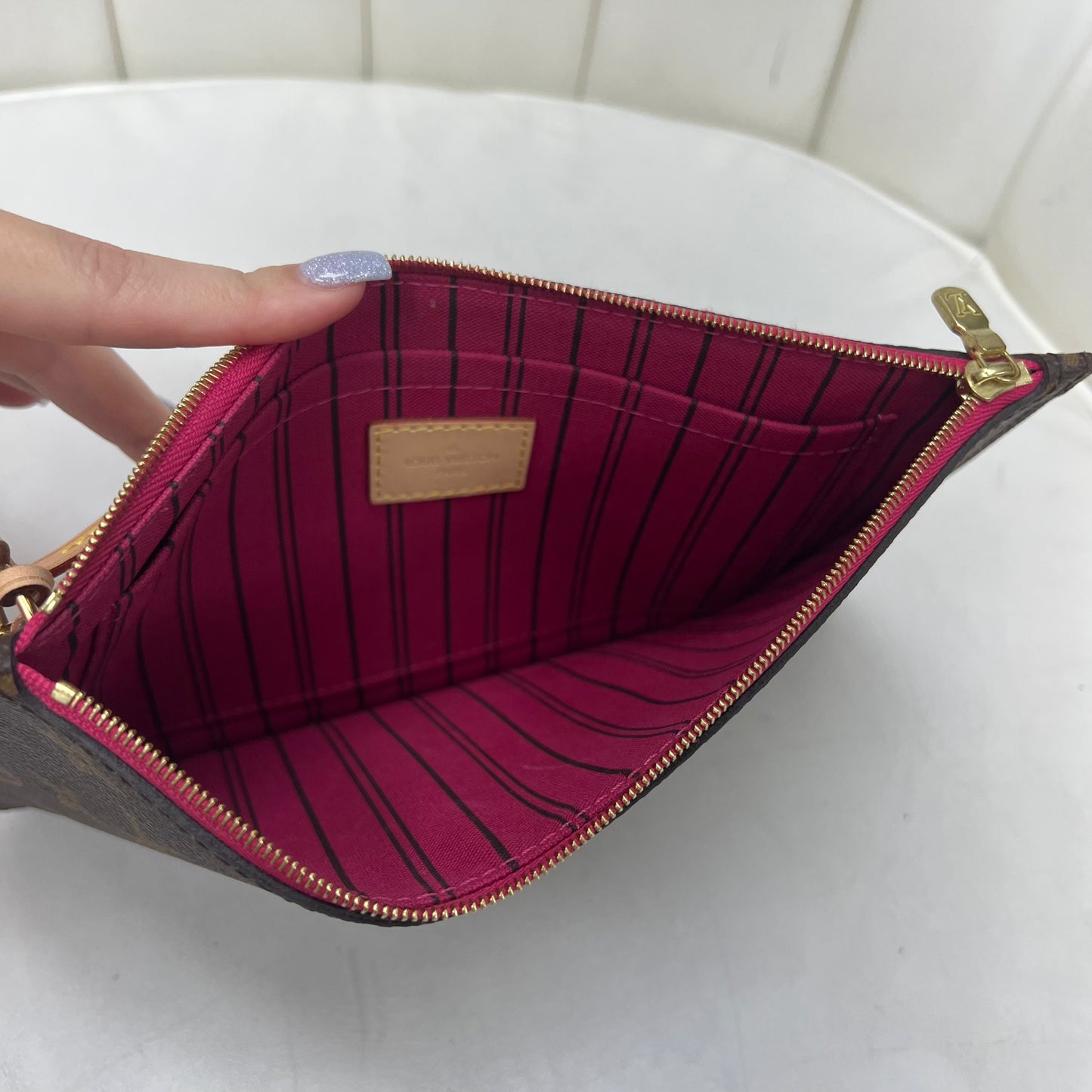 Louis Vuitton Neverfull Pouch Monogram Fuschia