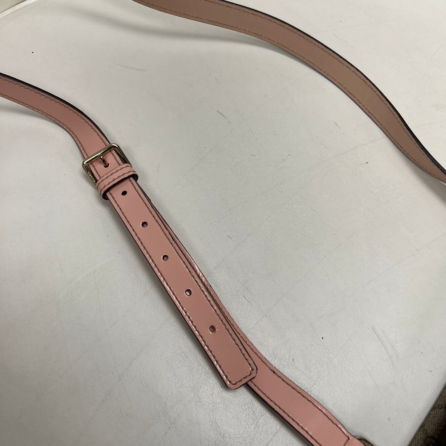 Gucci GG Supreme Monogram Flat Messenger