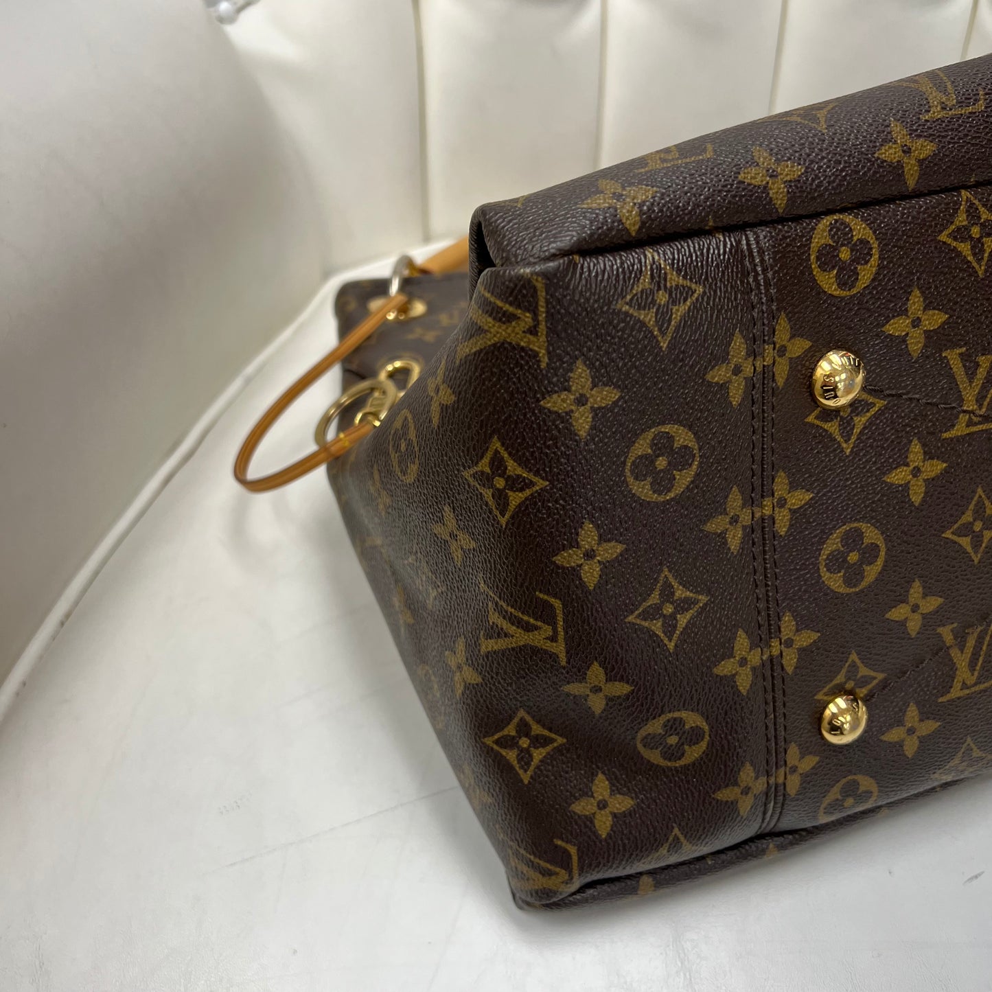 Louis Vuitton Artsy MM
