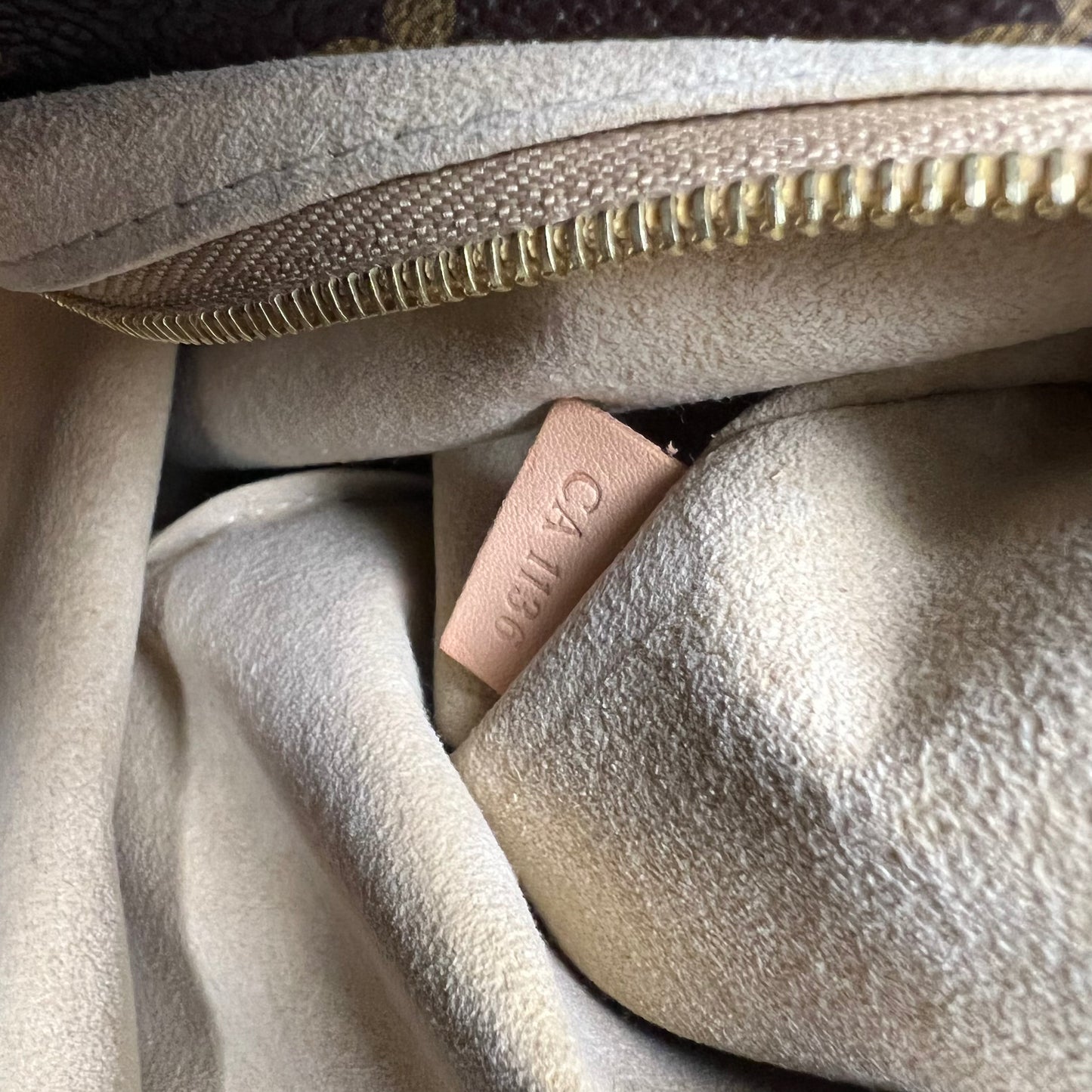 Louis Vuitton Artsy MM Monogram