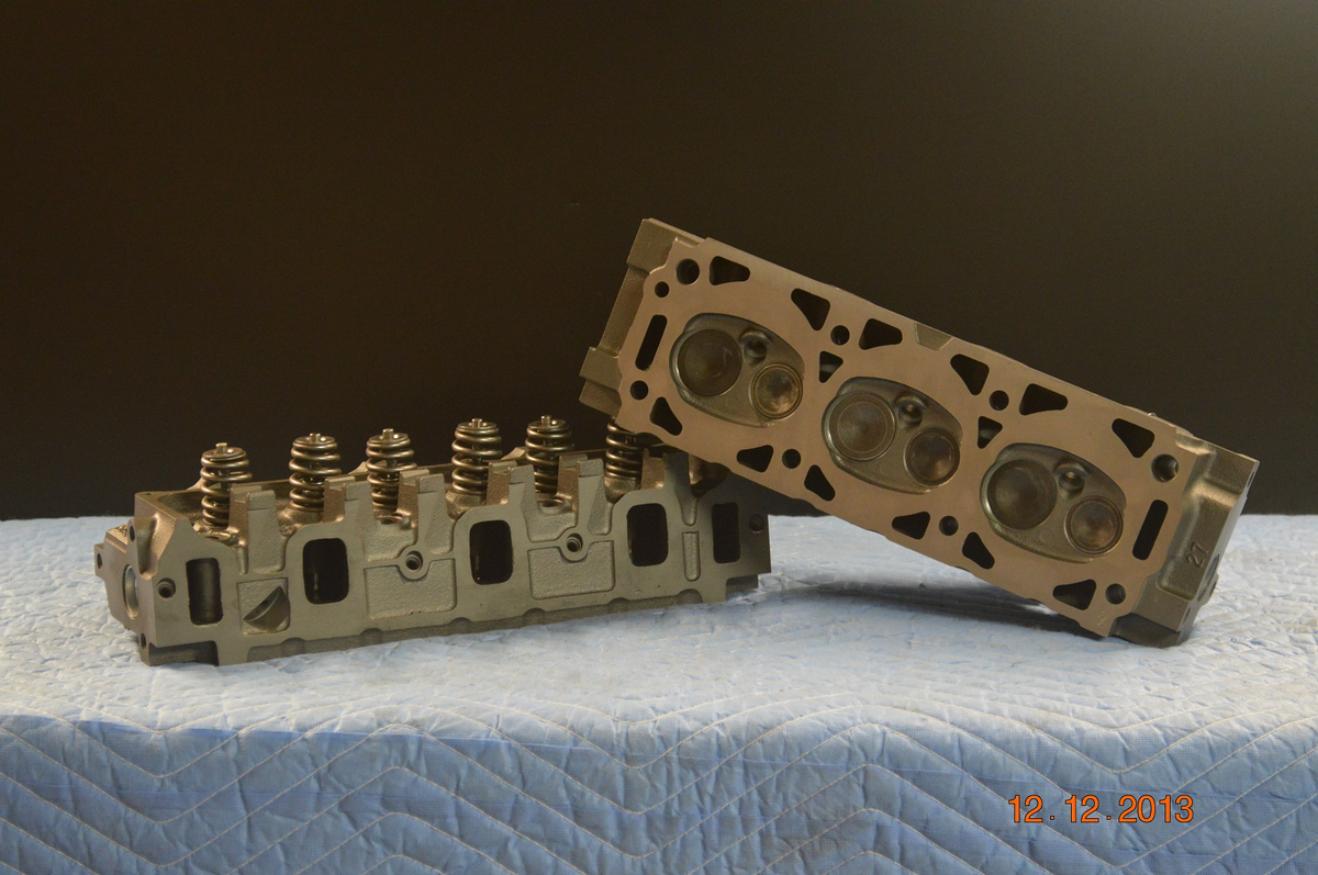 Ford Ranger 3.0 Cylinder Head Pair - F6 OHV, Year:98-06