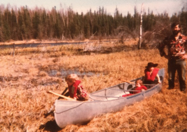 kids in a canoe 