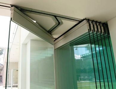 Frameless-glass-stacking-door