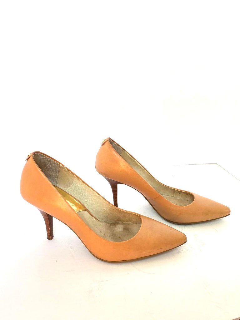 michael kors round toe pump