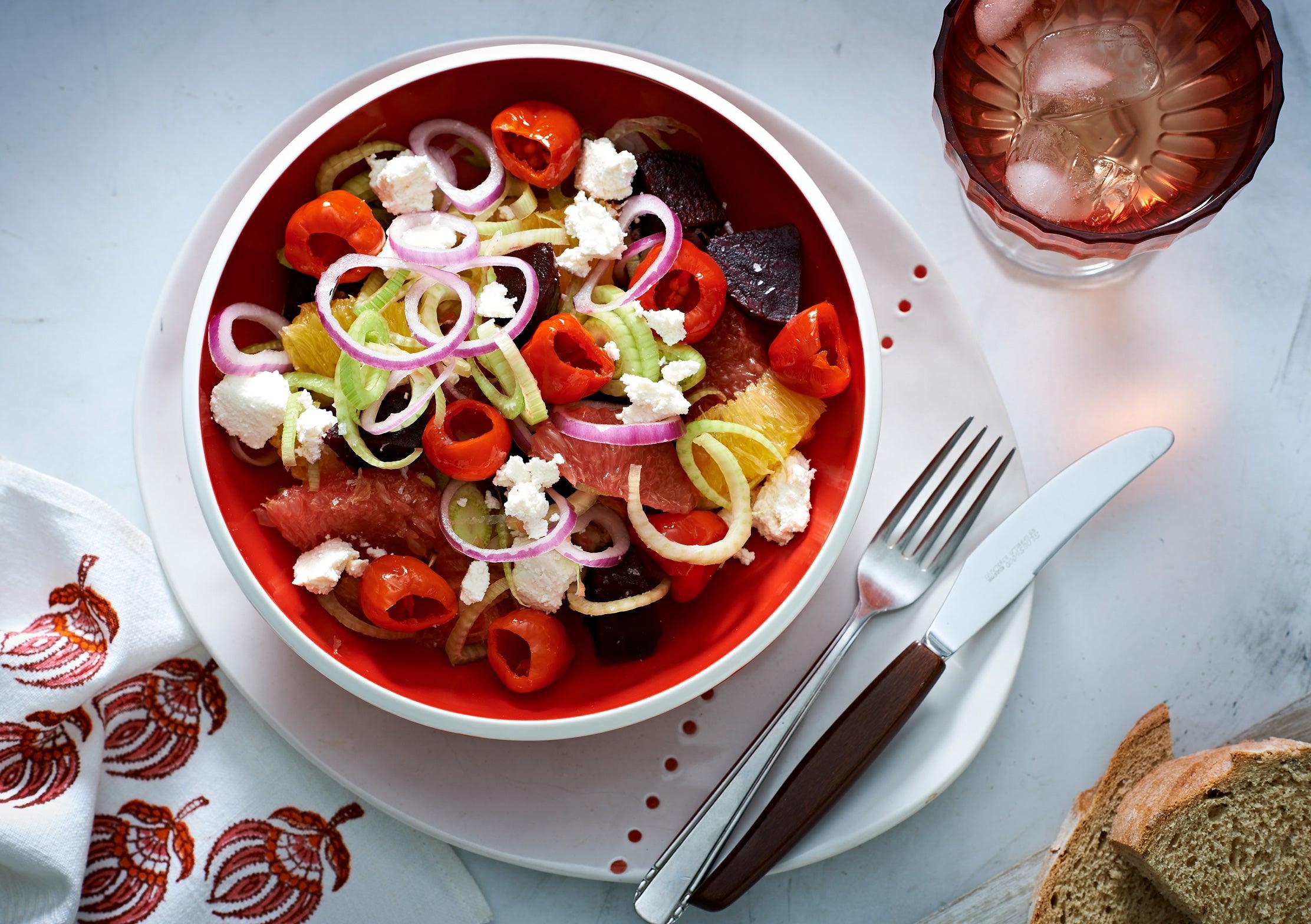 Rezept: Salat aus Roter Bete, Zitrusfrüchten und ganzer Peppadew® Kirs ...