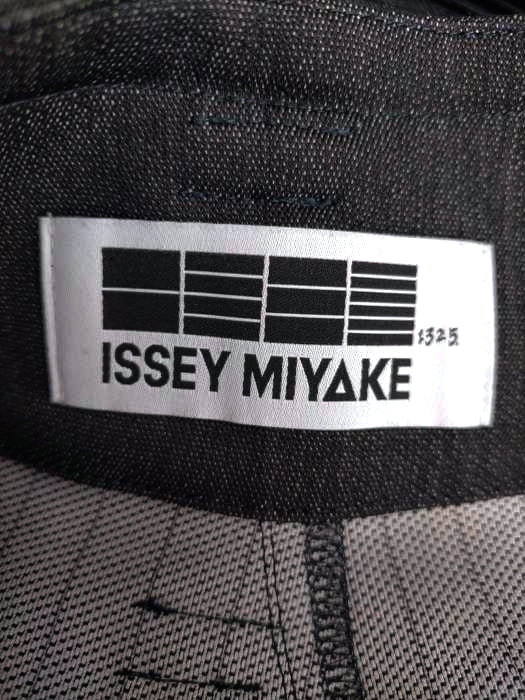 イッセイミヤケ 132.5 変形パンツ ３ ISSEY MIYAKE-