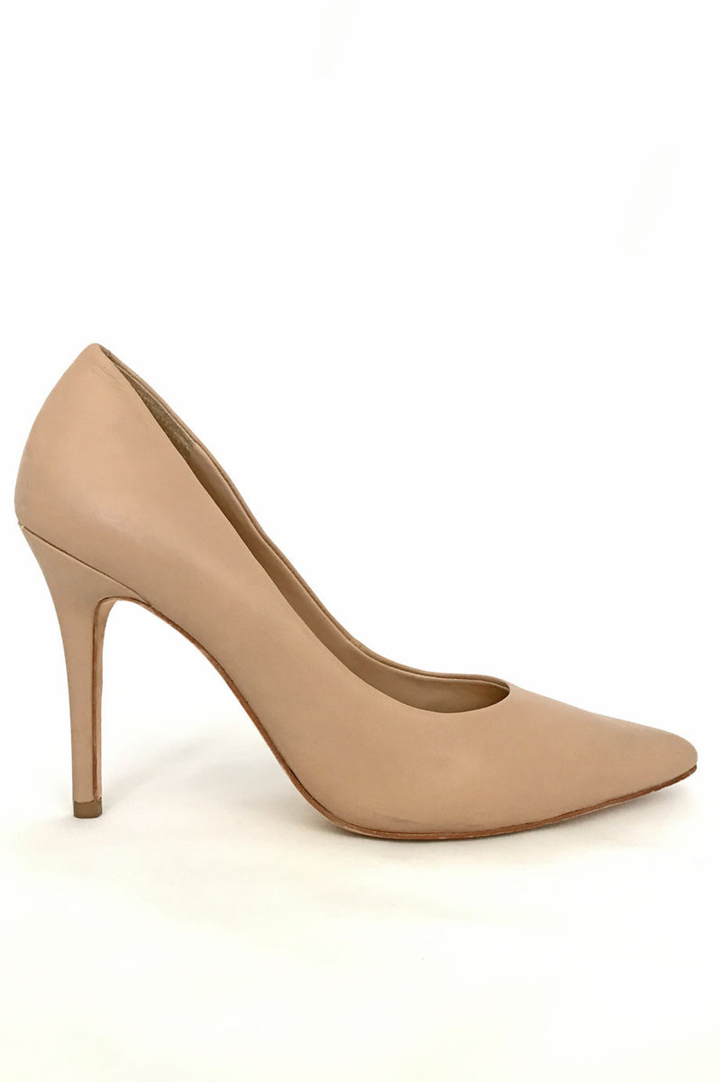 BCBG Max Nude Leather Pointed Toe Pumps / Sz 8B – Style